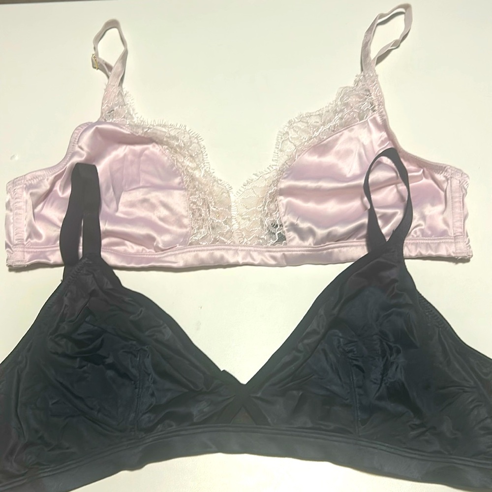 Bundle of TWO Victoria’s Secret Pink and Black Wireless Bras sz Large